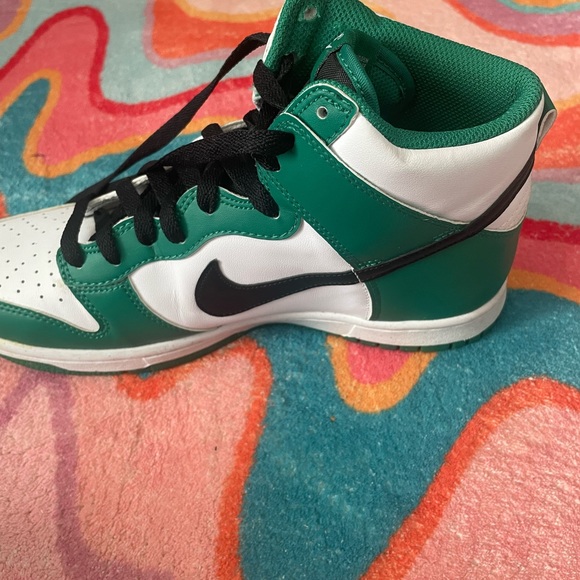 nike dunks!! - Picture 4 of 5